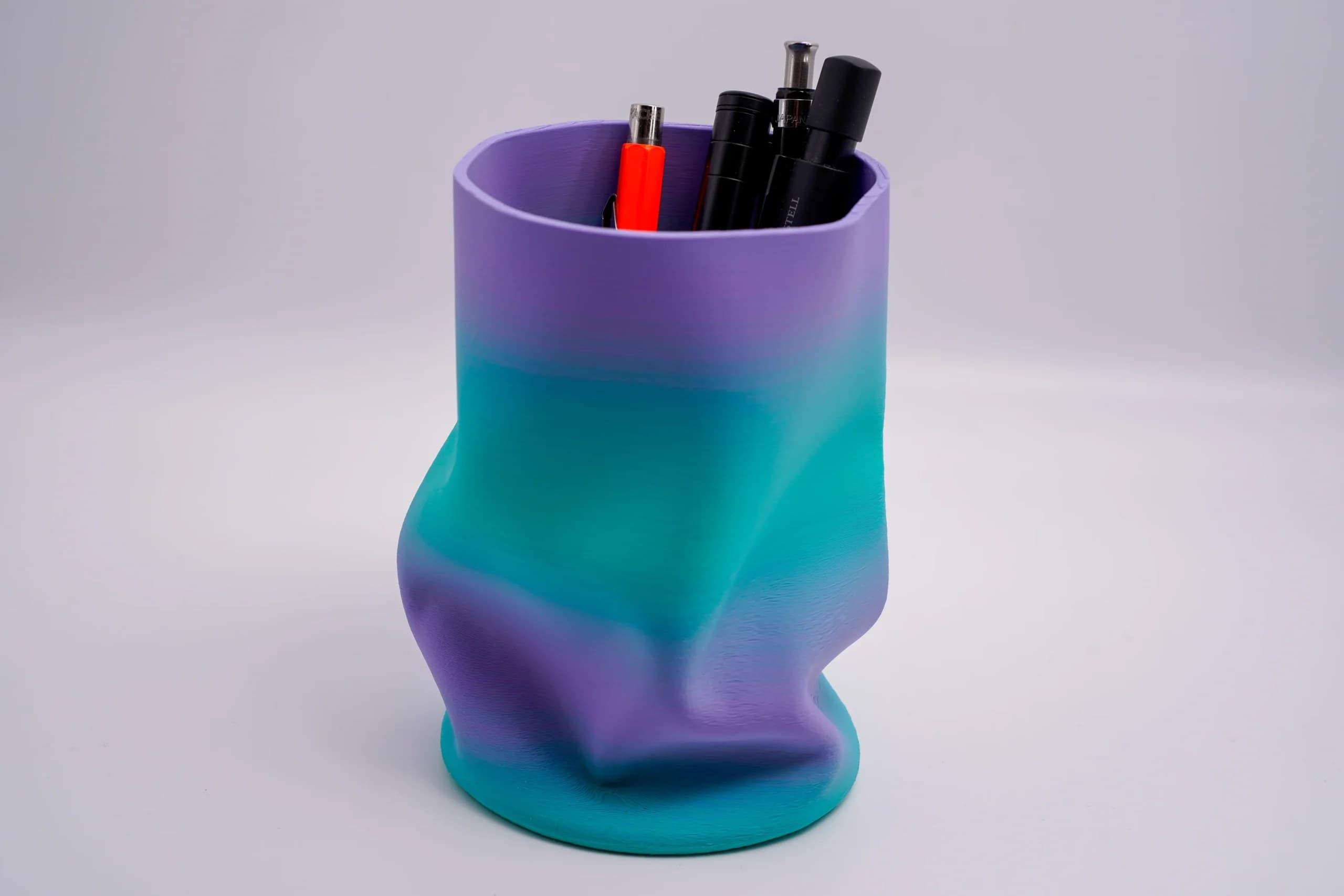 Spoolio SecretSanta Pot A Crayons 1